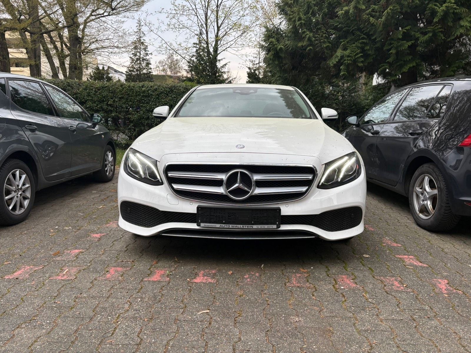 MERCEDES-BENZ Mercedes-Benz E 220 d Avantgarde  Zu verk...