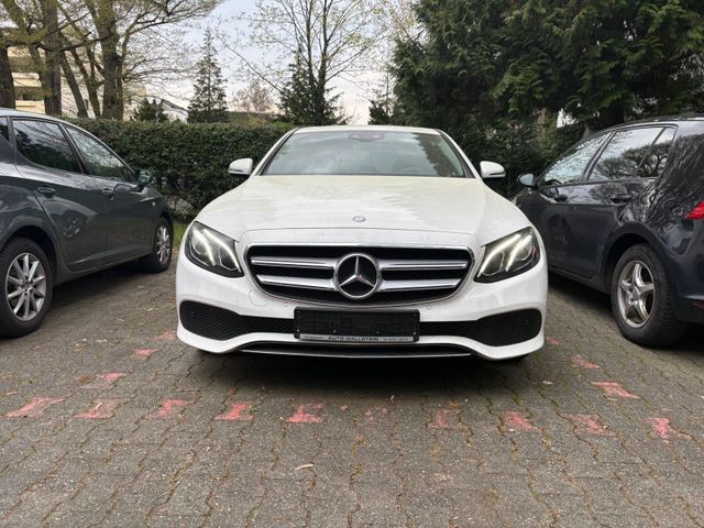 MERCEDES-BENZ Mercedes-Benz E 220 d Avantgarde  Zu verk...