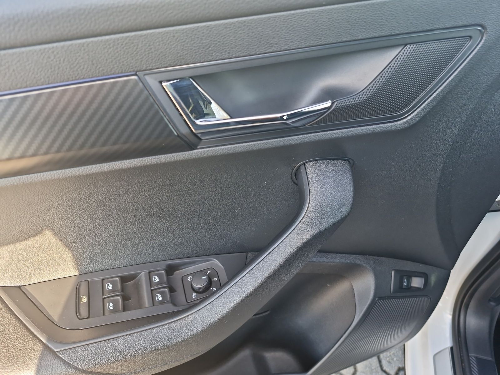 Fahrzeugabbildung SKODA Karoq TDI Sportline 4x4 Matrix PANO ACC Kamera36