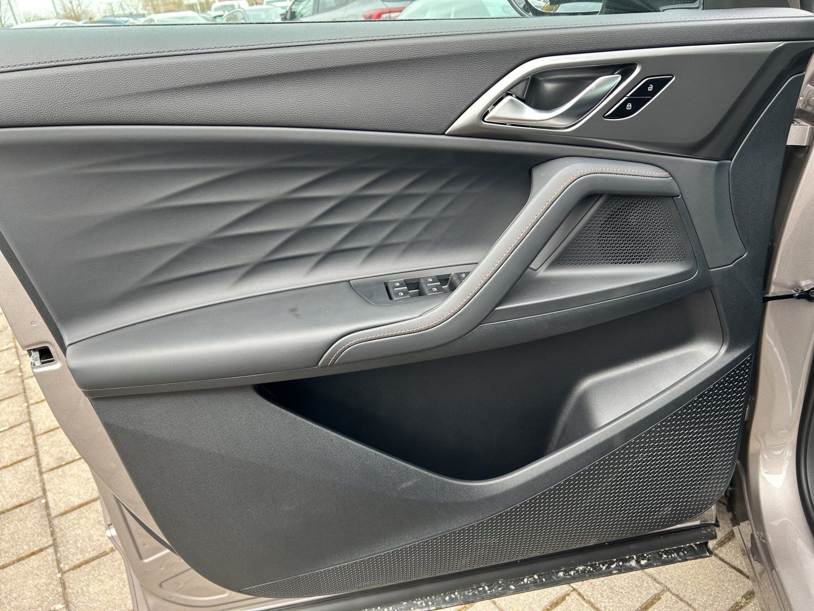 Fahrzeugabbildung MG MG HS Luxury AT