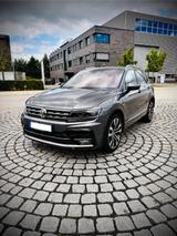 Volkswagen Tiguan R-Line Voll. Pano 360 Grad Head-Up AHK - VW Tiguan von privat