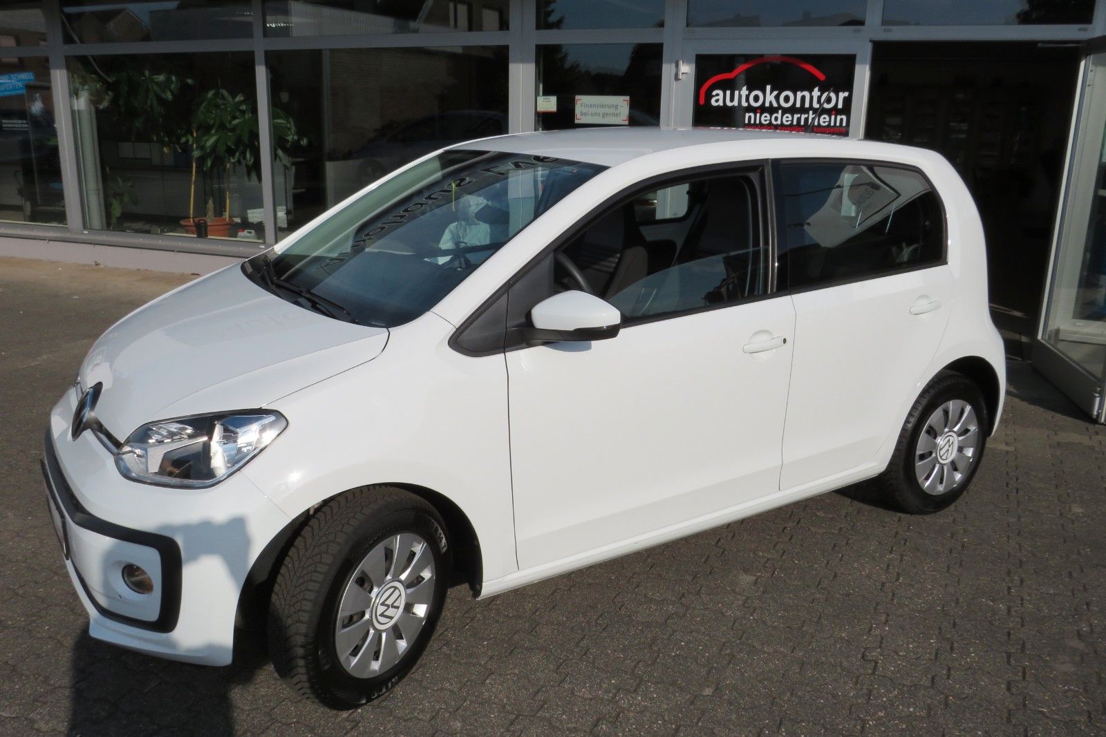 Fahrzeugabbildung Volkswagen up!  SITZHEIZUNG KLIMA 4-TÜREN NEBEL GJ 1.H