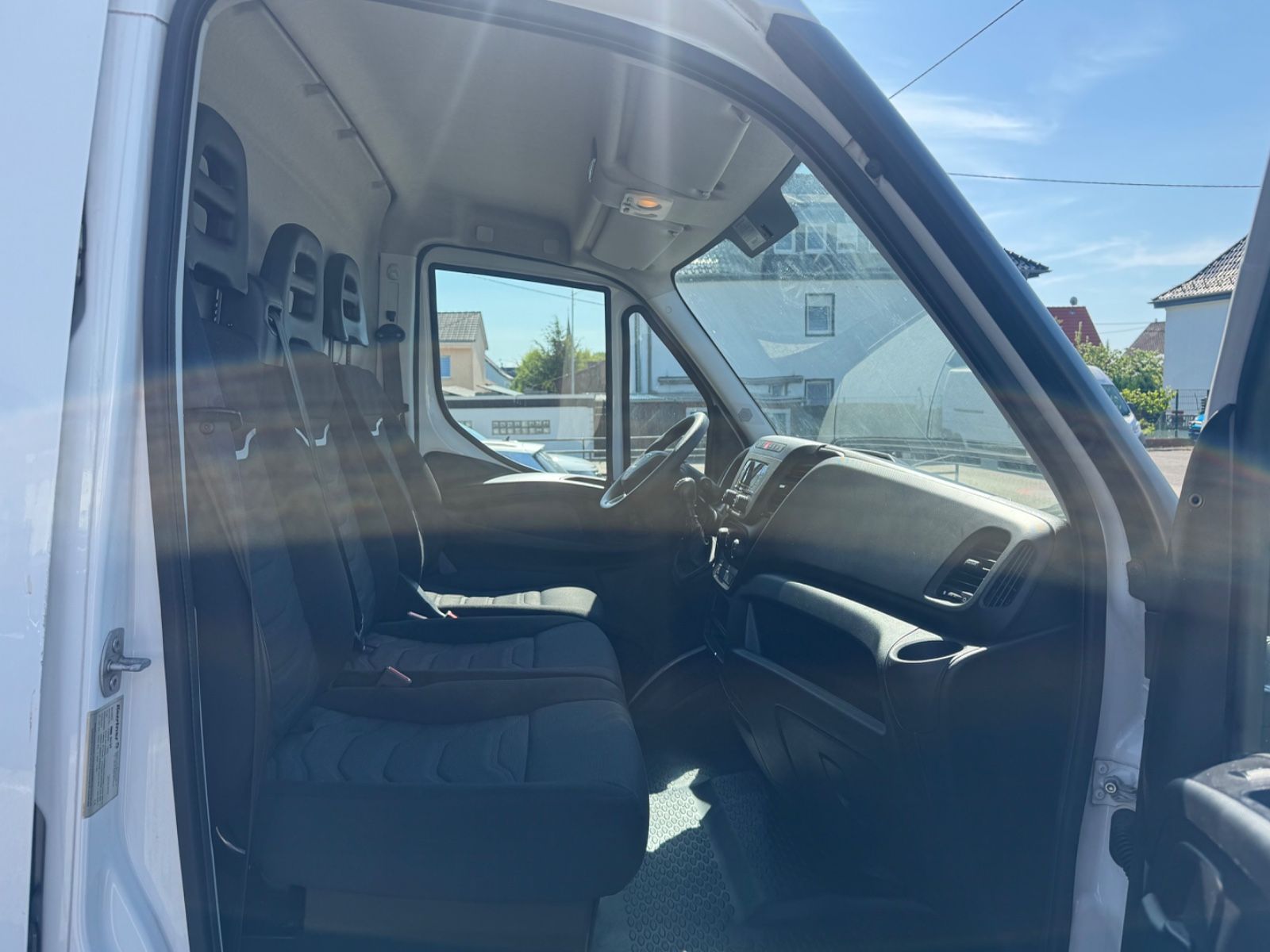 Fahrzeugabbildung Iveco Daily Kasten HKa 35 S ... V Radstand 3520 L/3-SI
