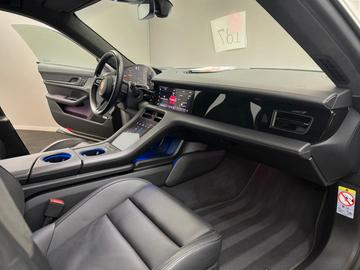 2021 Porsche TAYCAN — миниатюра 18