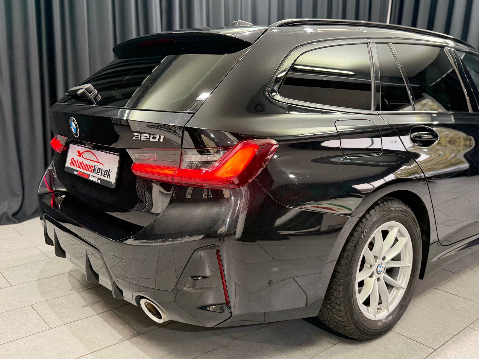 Fahrzeugabbildung BMW 320i Touring M Sport|HIFI|RF-CAM|ACC