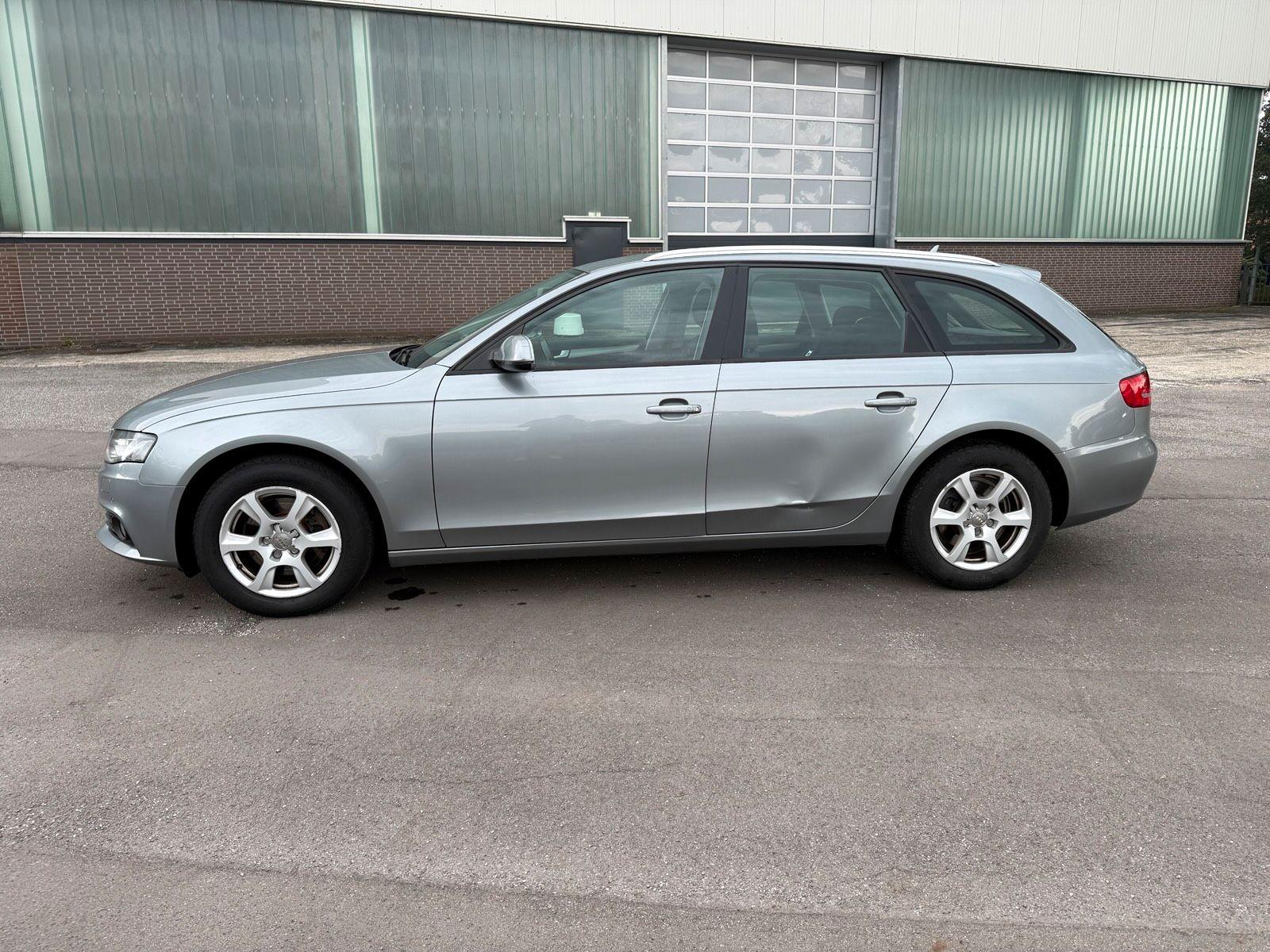 Audi A4 2010 — photo 7