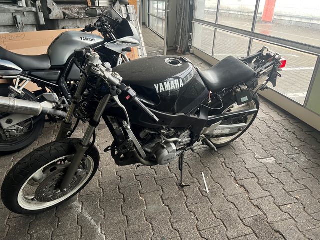 Yamaha FZR 600 *als Bastlerfahrzeug