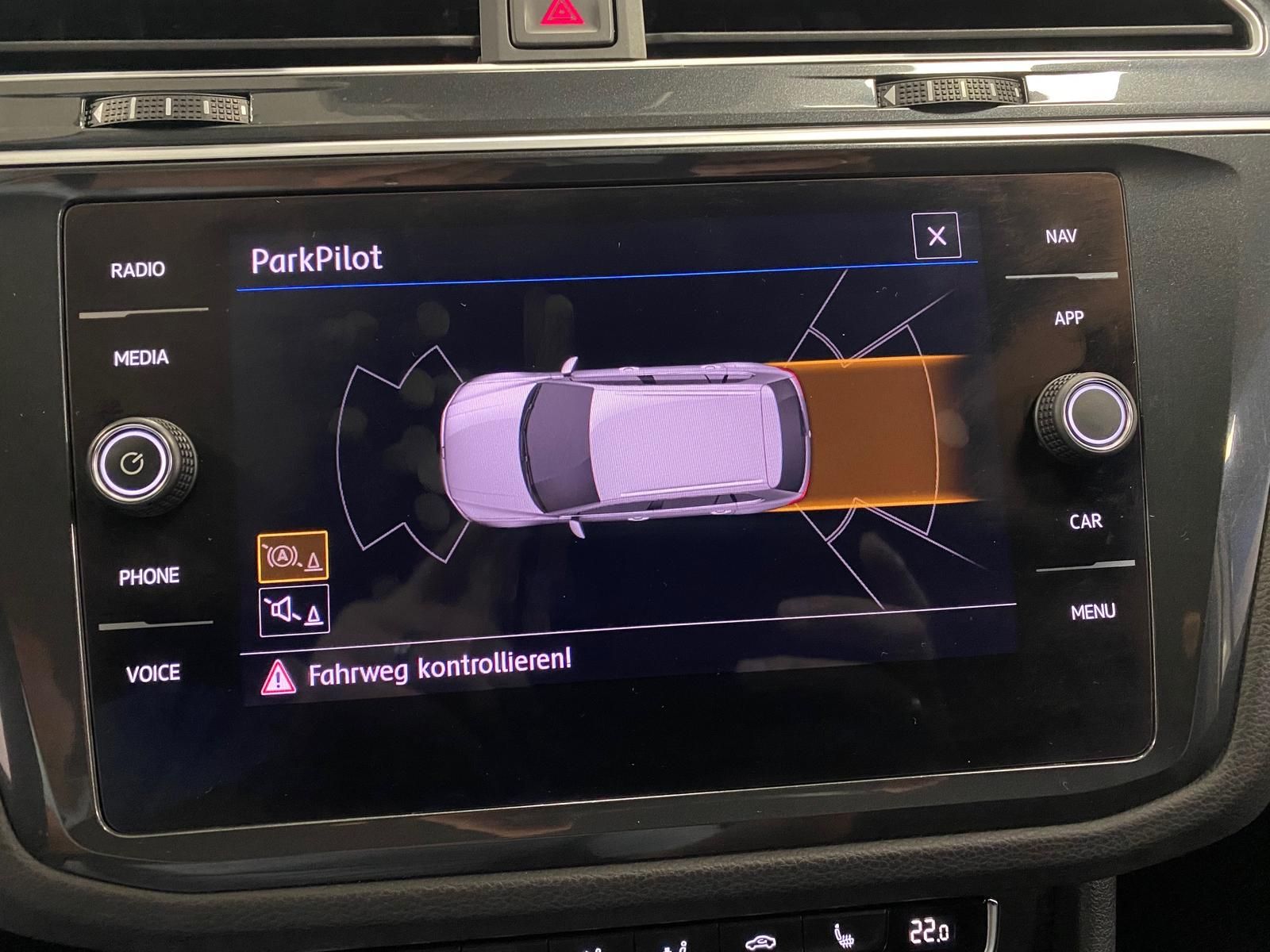 Fahrzeugabbildung Volkswagen Tiguan 2.0 TDI +AHK+APP+ALLWETTER+KLIMA+ACC