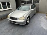 Mercedes-Benz C 180 C -Klasse AUTOMATIK-ALLWETTERREIFEN - Mercedes-Benz C-Class: All