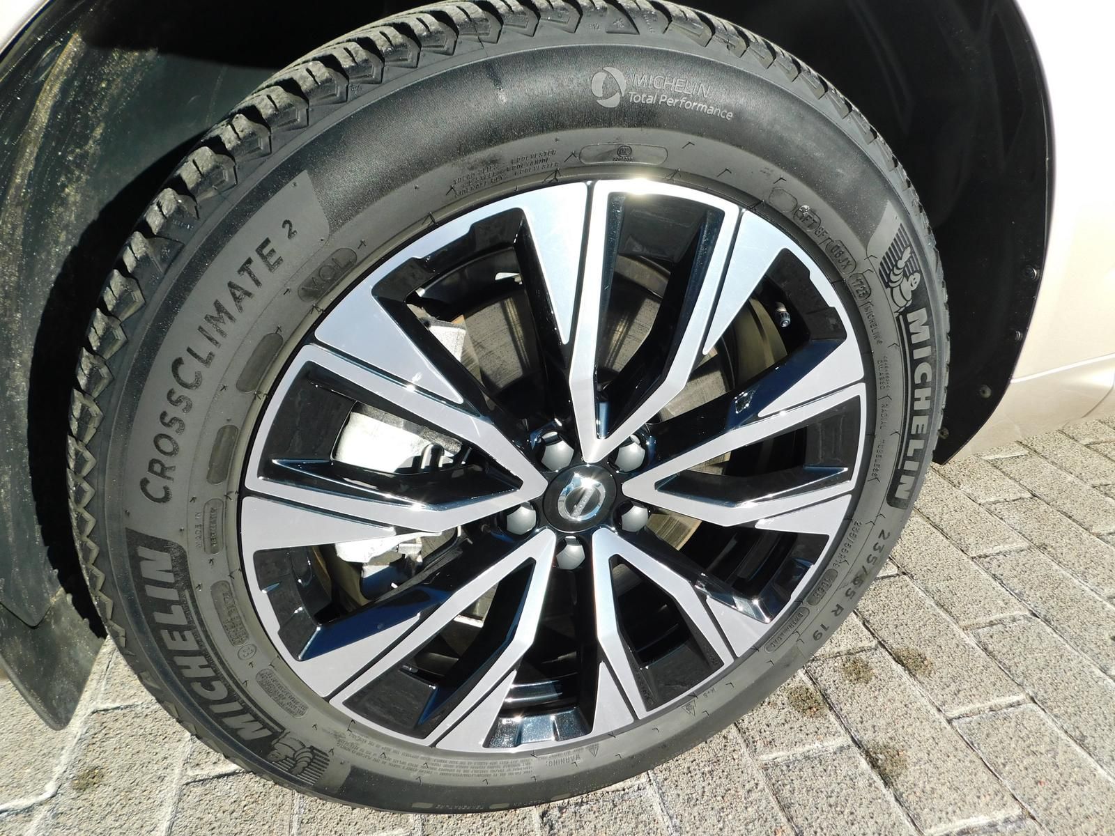 Fahrzeugabbildung Volvo XC60 B5 B AWD Plus Dark "Panoramadach, AHK"