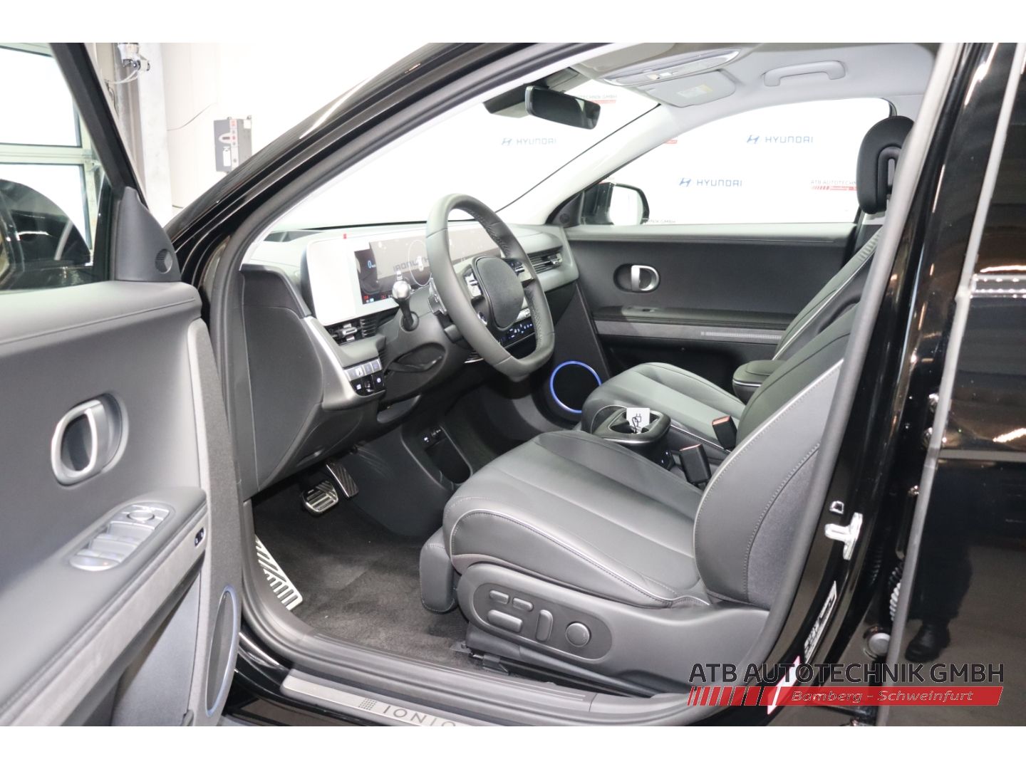 Fahrzeugabbildung Hyundai IONIQ 5 Uniq SOH 100% 4WD 77,4 kWh Relax-Paket 2