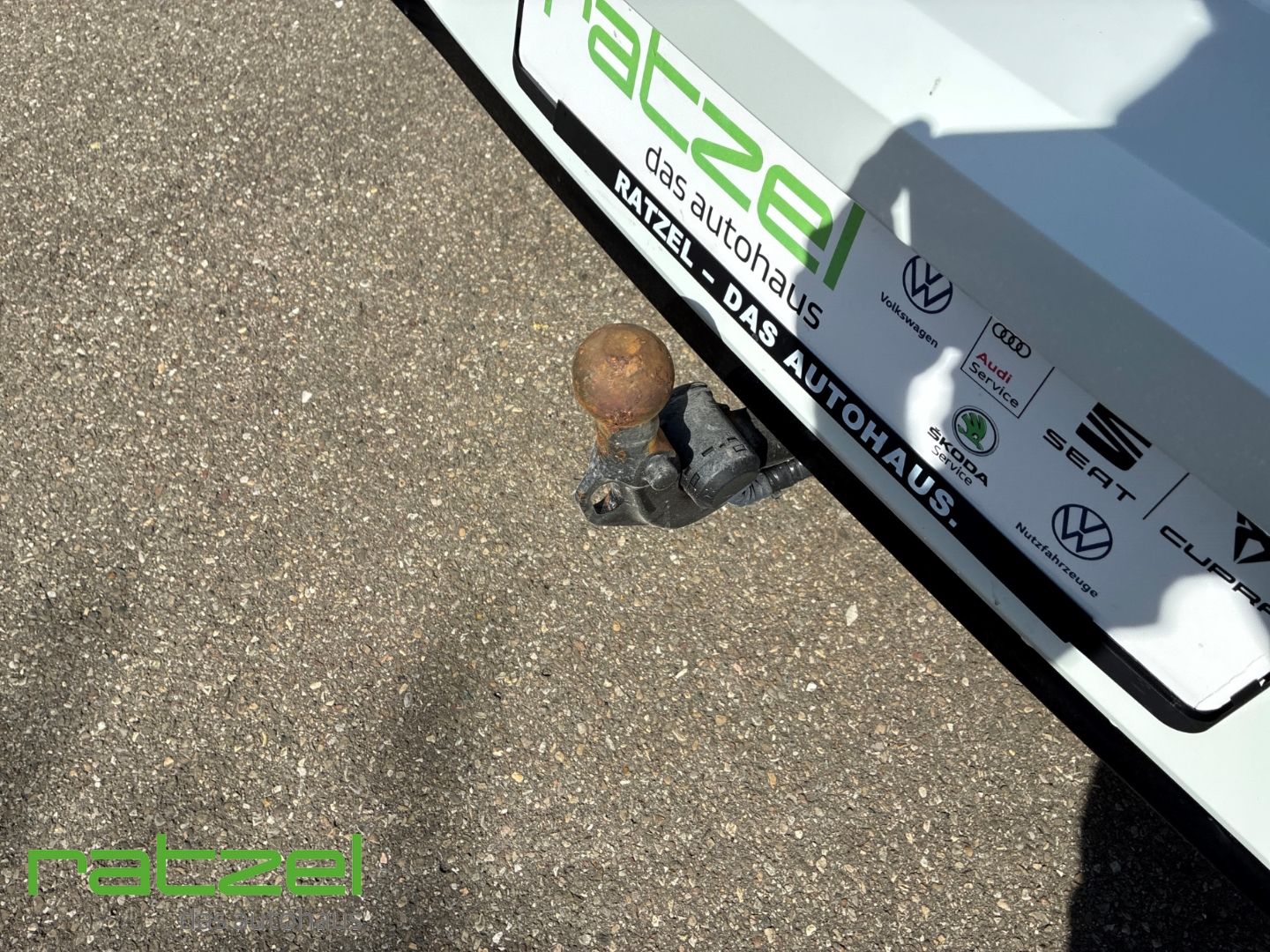 Fahrzeugabbildung Volkswagen Golf VIII 1.5 eTSI R-Line Sportpaket AHK-klappba