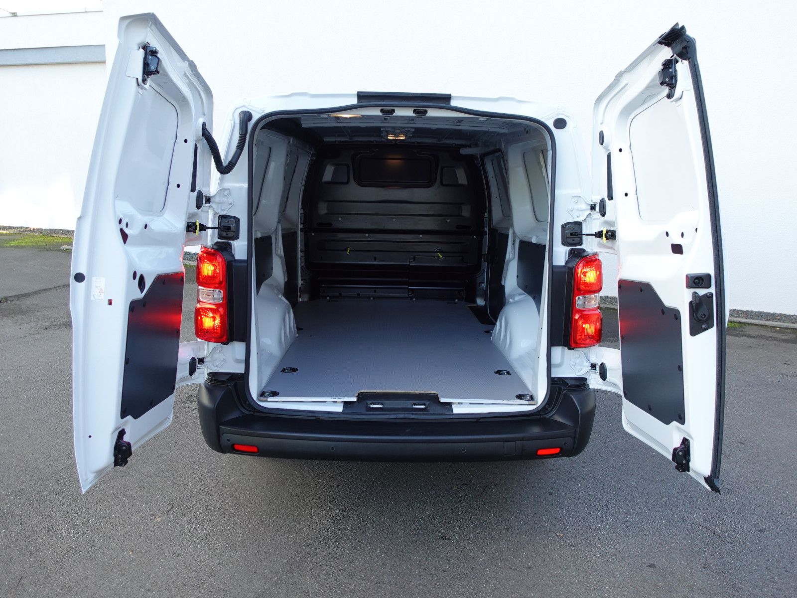 Fahrzeugabbildung Opel Vivaro Cargo 1.5 D Edition M  Klima, Allwetter
