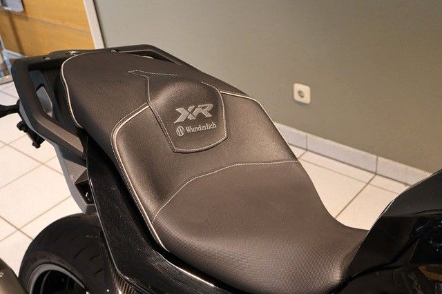 Fahrzeugabbildung BMW S1000XR mit Tieferlegung, Carbon & Frästeile