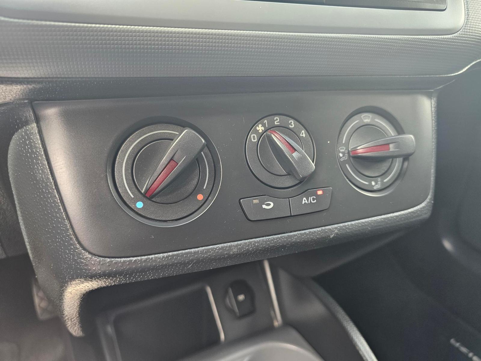 Seat Ibiza 2015 — photo 17