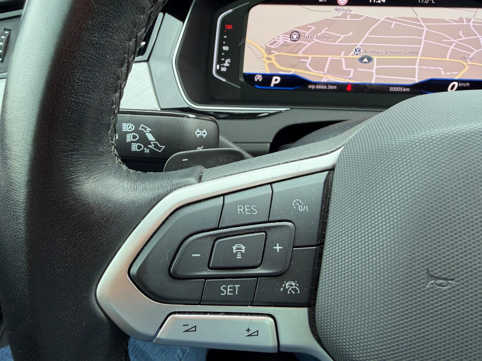 Fahrzeugabbildung Volkswagen Passat Business/AHK/Pano/LED/R-Cam/CarPlay/NAVI
