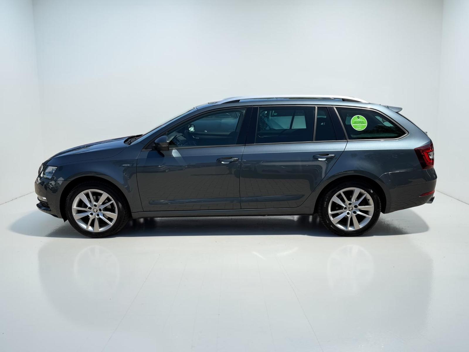 Skoda Octavia Combi 1.5  STNDHEIZ*PANO*AHK*LED*ACC*KAM