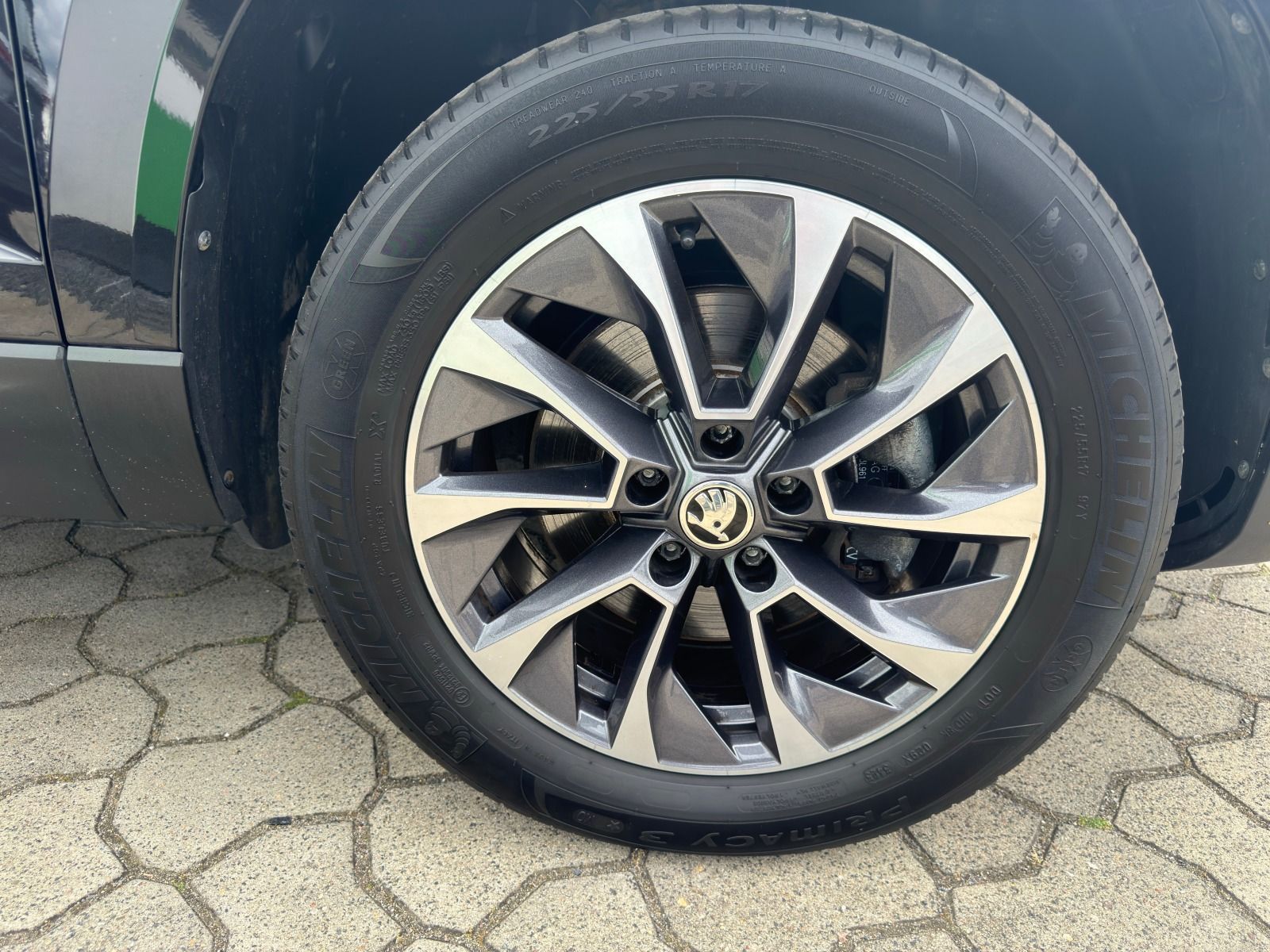 Fahrzeugabbildung SKODA Karoq Clever 4x4 TDI DSG*AHK*StHz**Pano*eHeck