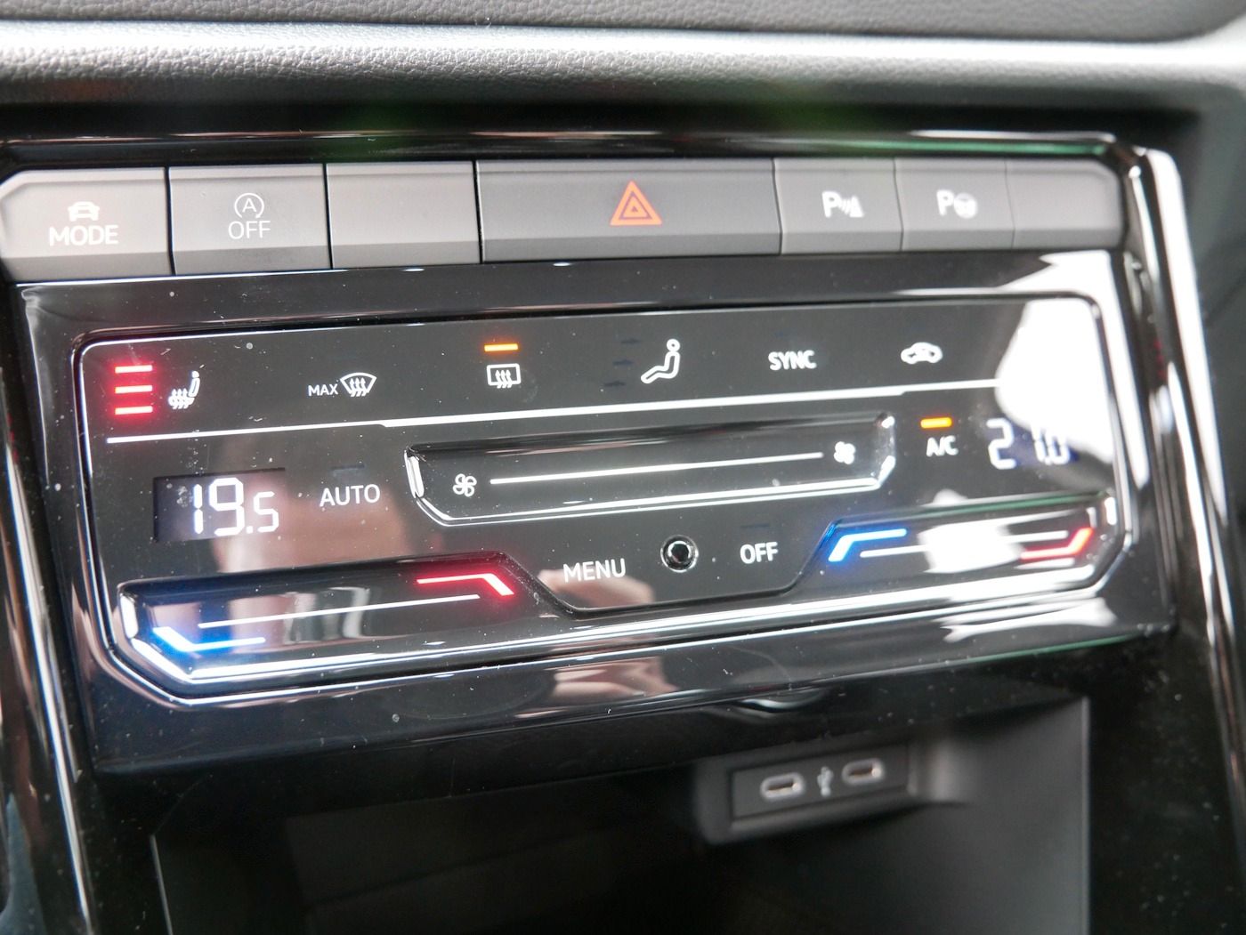 Fahrzeugabbildung Volkswagen T-Roc 1.0 R-Line NEU41T MATRIX ACC Kamera SHZ+LH