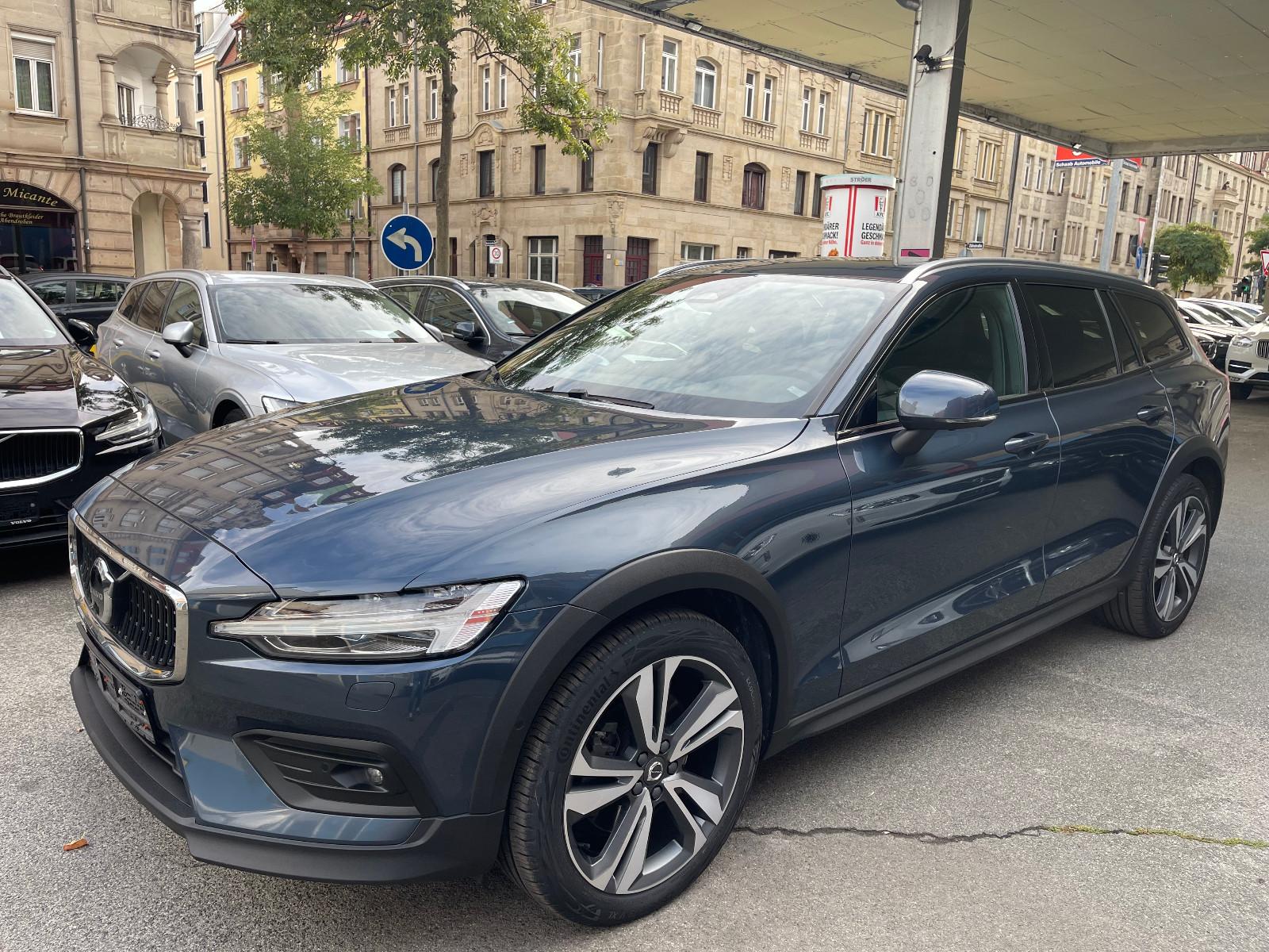 Volvo V60 Cross Country B4 D AWD Plus PANO H/K 360°CAM