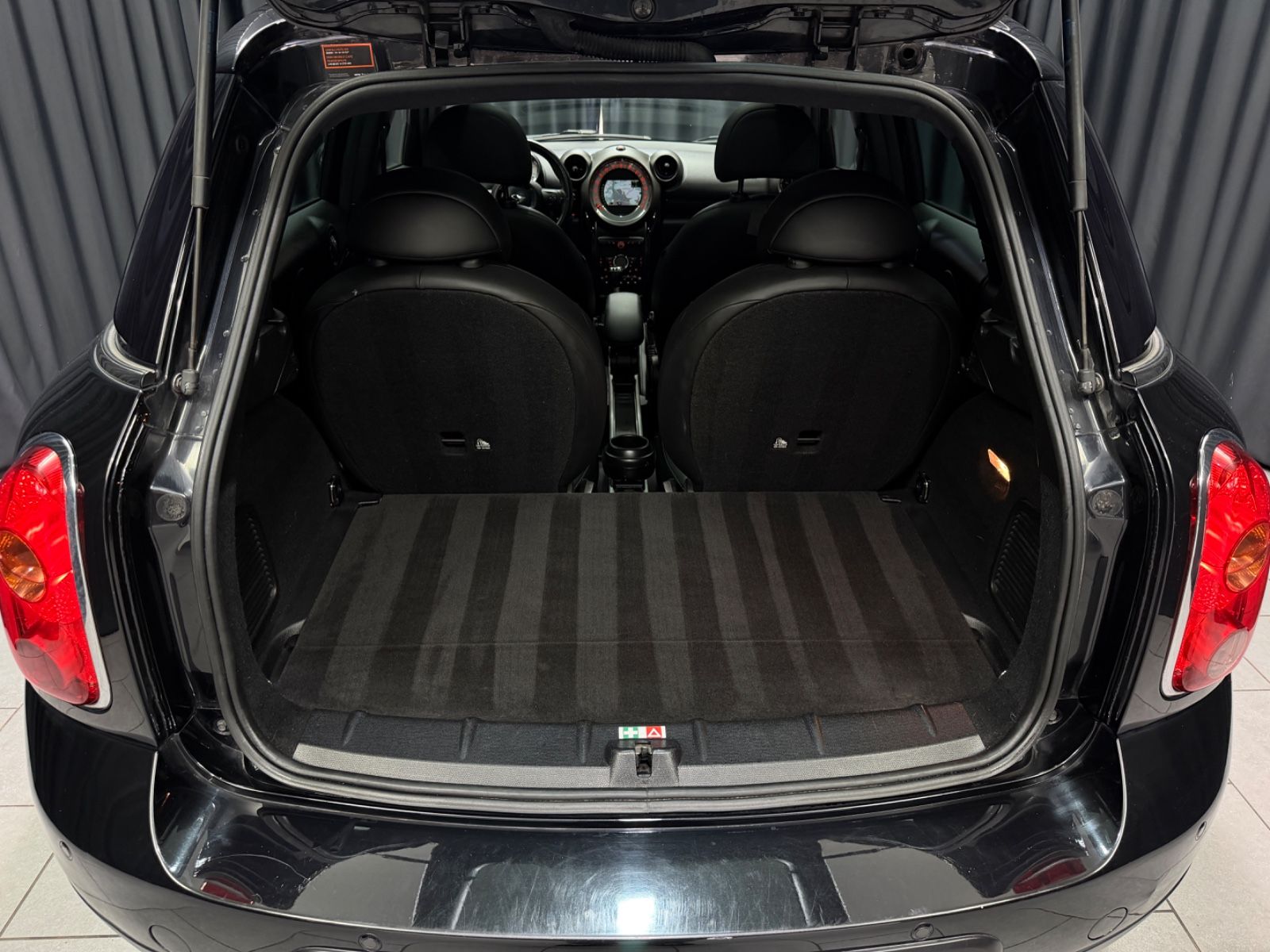 Fahrzeugabbildung MINI COOPER D Countryman Cooper D All4|PANO|NAVI|