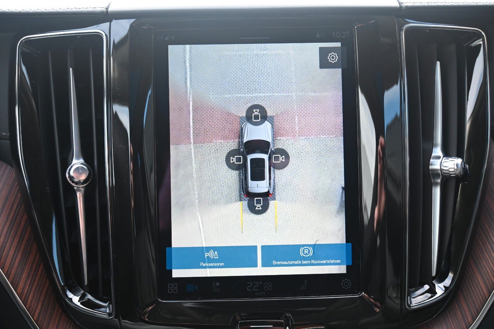 Fahrzeugabbildung Volvo XC60 B4 D AWD Ultimate Dark*STDHZG*LUFT*360°*ACC