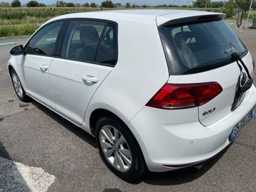 Volkswagen Golf - 2