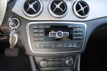 Mercedes-Benz CLA 200 Lim. *sehr gepflegt*