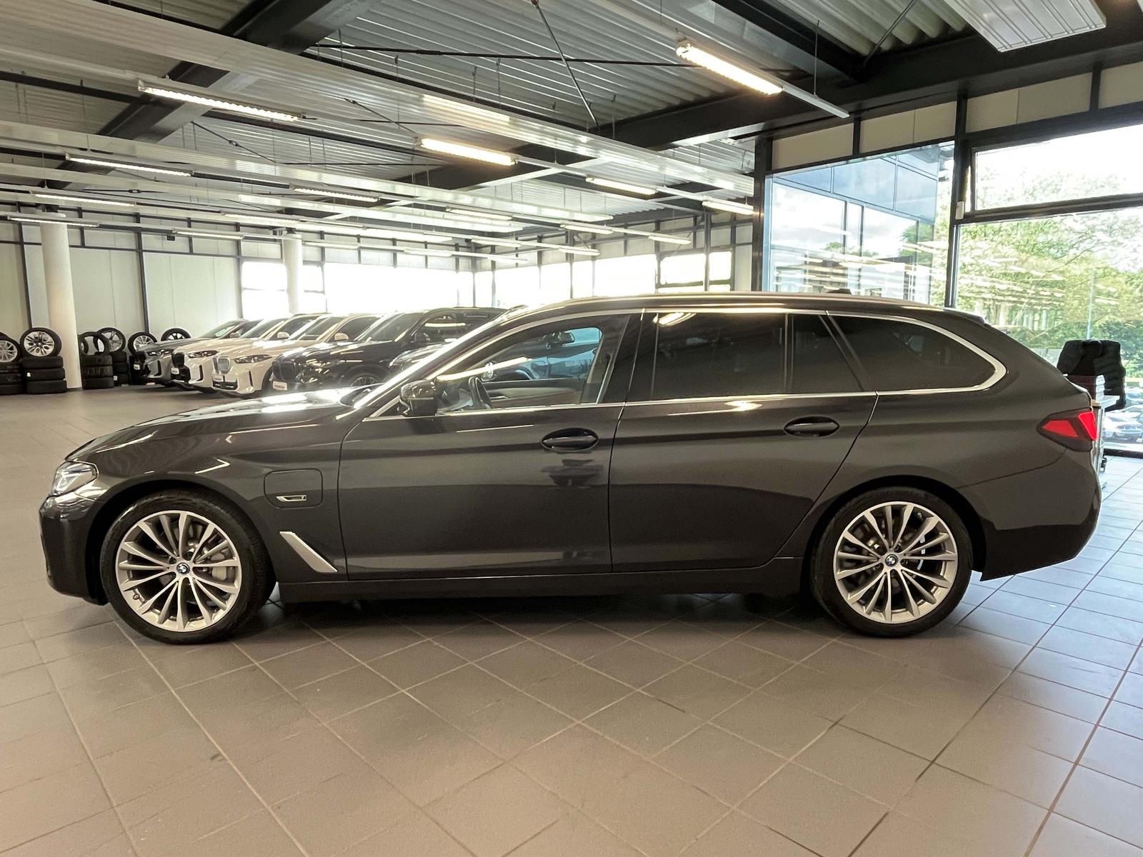 BMW 530e xDrive Touring HUD ACC RFK NAVI LED Laser D