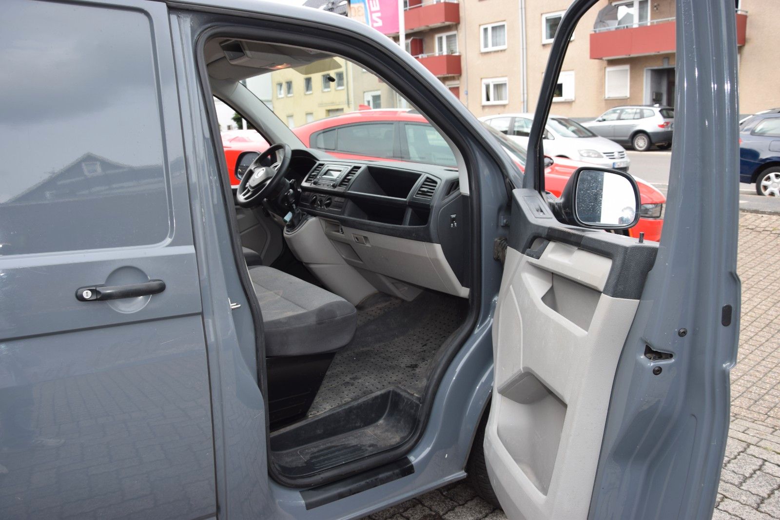 Fahrzeugabbildung Volkswagen T6 Transporter Kasten/Kombi Kasten FWD 1. Hand