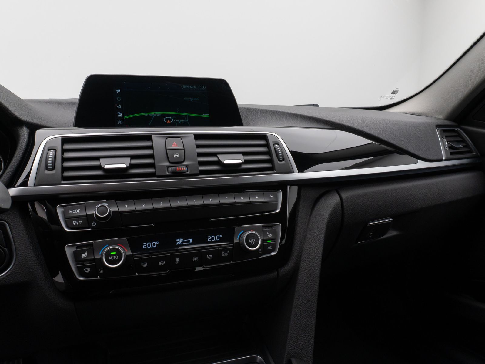 Fahrzeugabbildung BMW 320i Advantage HiFi Navi Lordos PDC LED Alarm