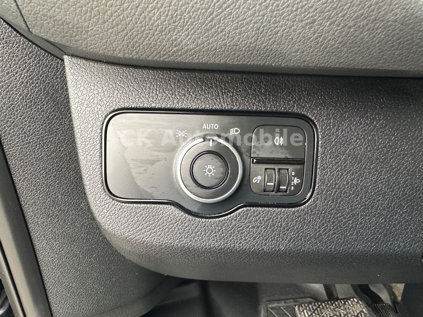 Fahrzeugabbildung Mercedes-Benz Sprinter III Mixto 319CDI V6 RWD /Autom./5 Sitze