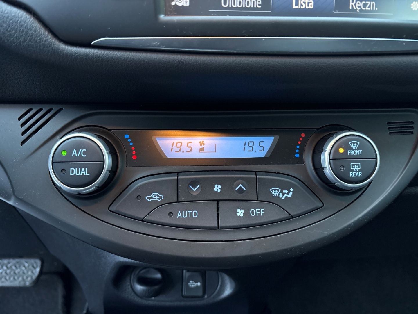 Fahrzeugabbildung Toyota Yaris Hybrid Comfort KLIMA PDC v/h