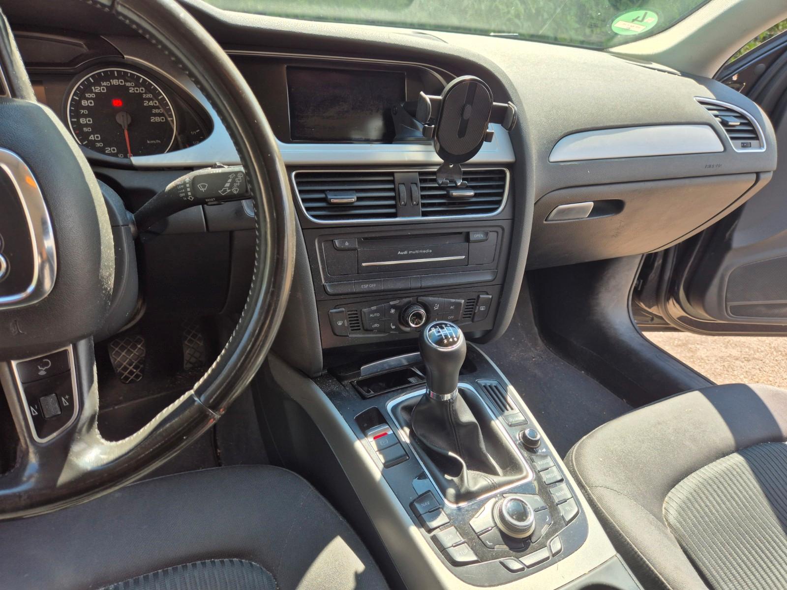 Audi A4 2009 — photo 9