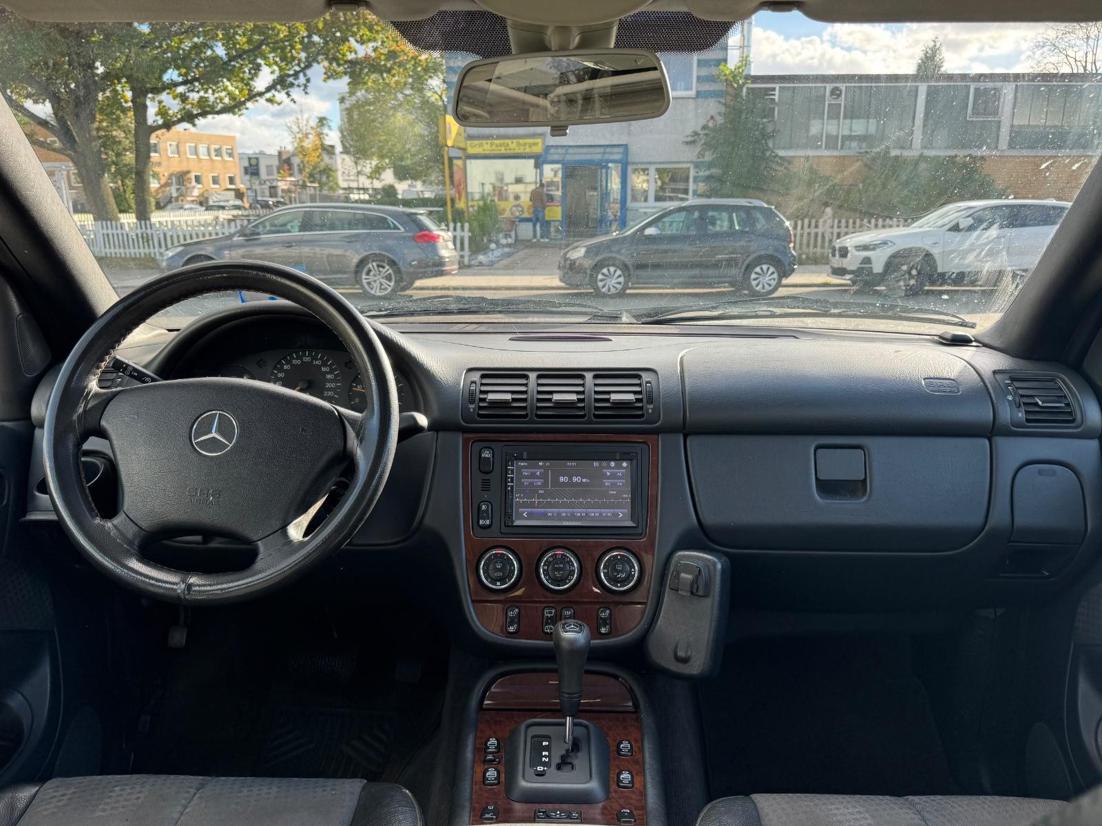 Mercedes-Benz ML270 2004 — photo 15