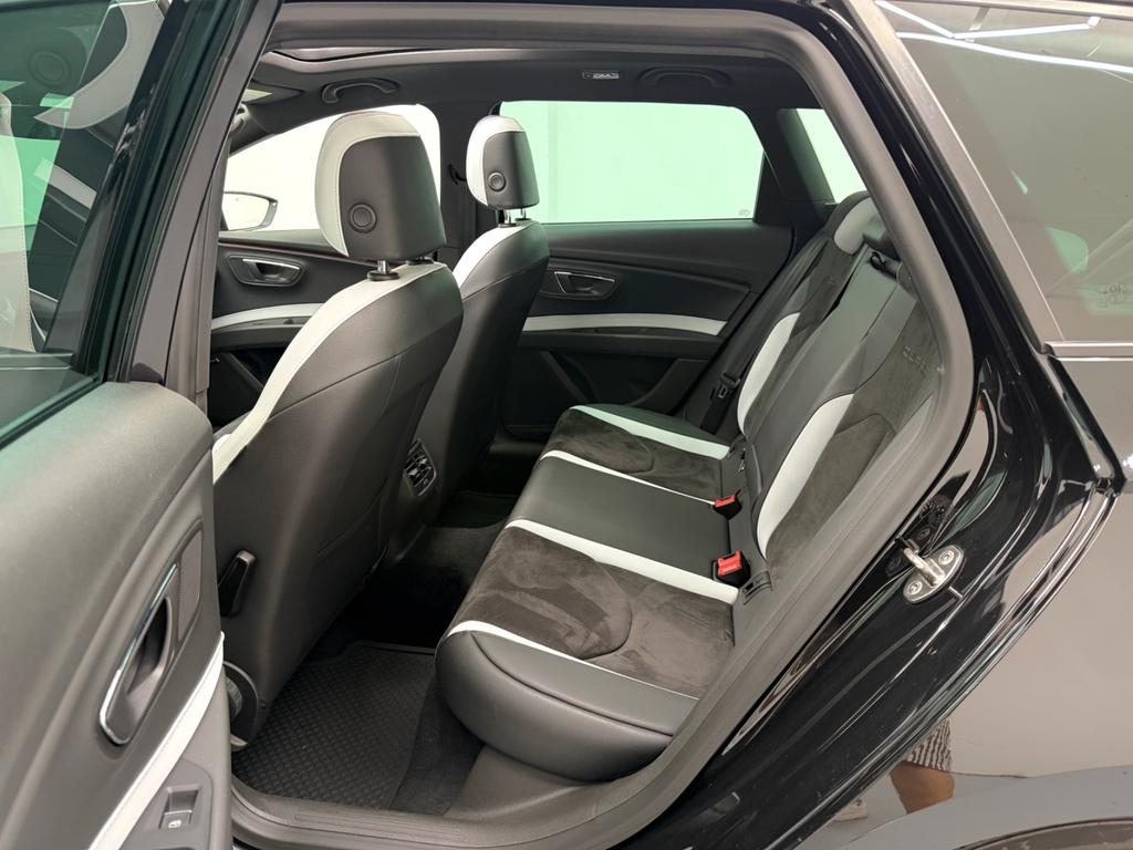 Seat Leon ST Cupra 290 ch DSG • Toit pano • Caméra • Cuir / Alcantara • DCC • Jantes 19"