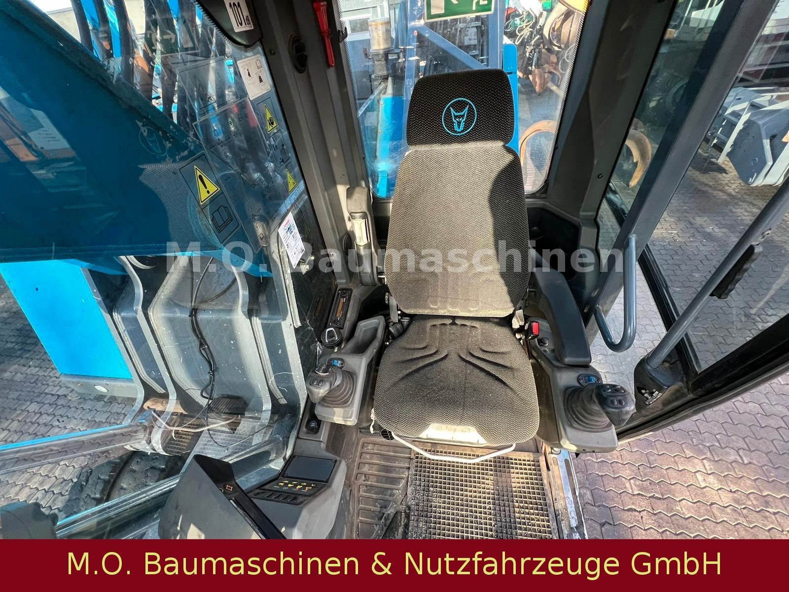 Fahrzeugabbildung Fuchs MHL 350  T4f / AC  /Polypgreifer / ZSA /Ad Blue/