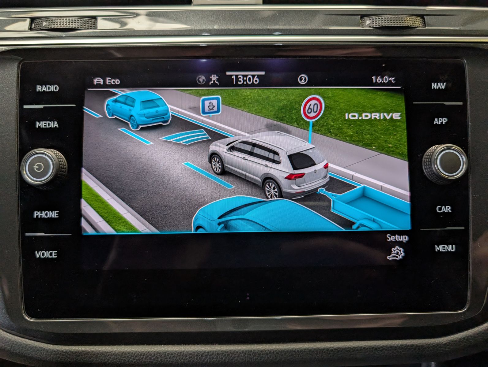 Fahrzeugabbildung Volkswagen Tiguan 2.0TSI R-Line 4M ACC HUD Cam StHz AHK 19"