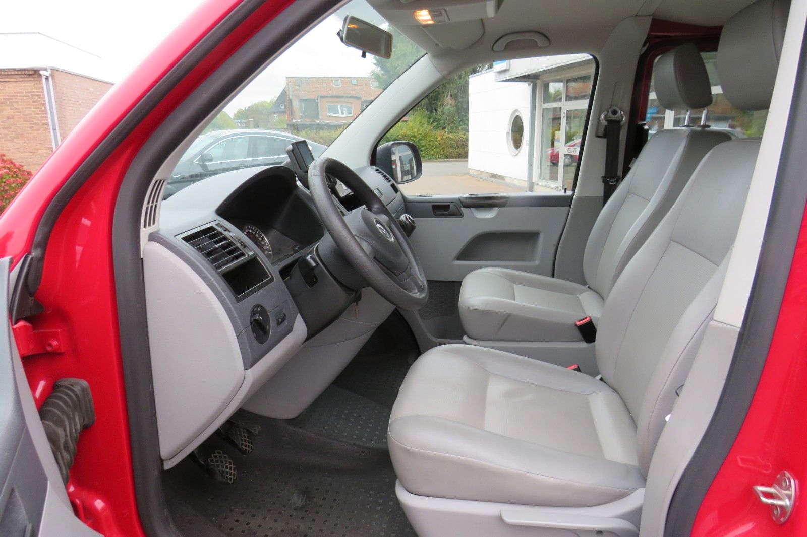 Fahrzeugabbildung Volkswagen T5 Kombi 4-Motion AHK 7 Sitz 158.000km