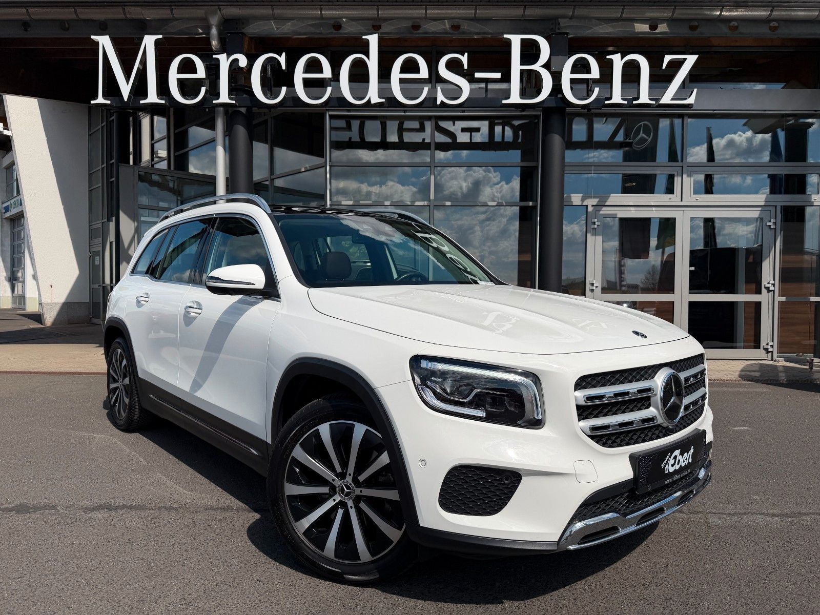Fahrzeugabbildung Mercedes-Benz GLB 200d 4M 7Sitzer+StandH+Pano+Distr+AHK+360+