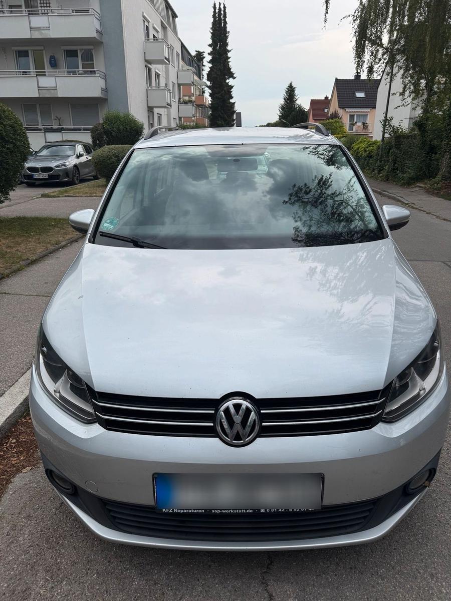 Volkswagen Touran 2015 — interior