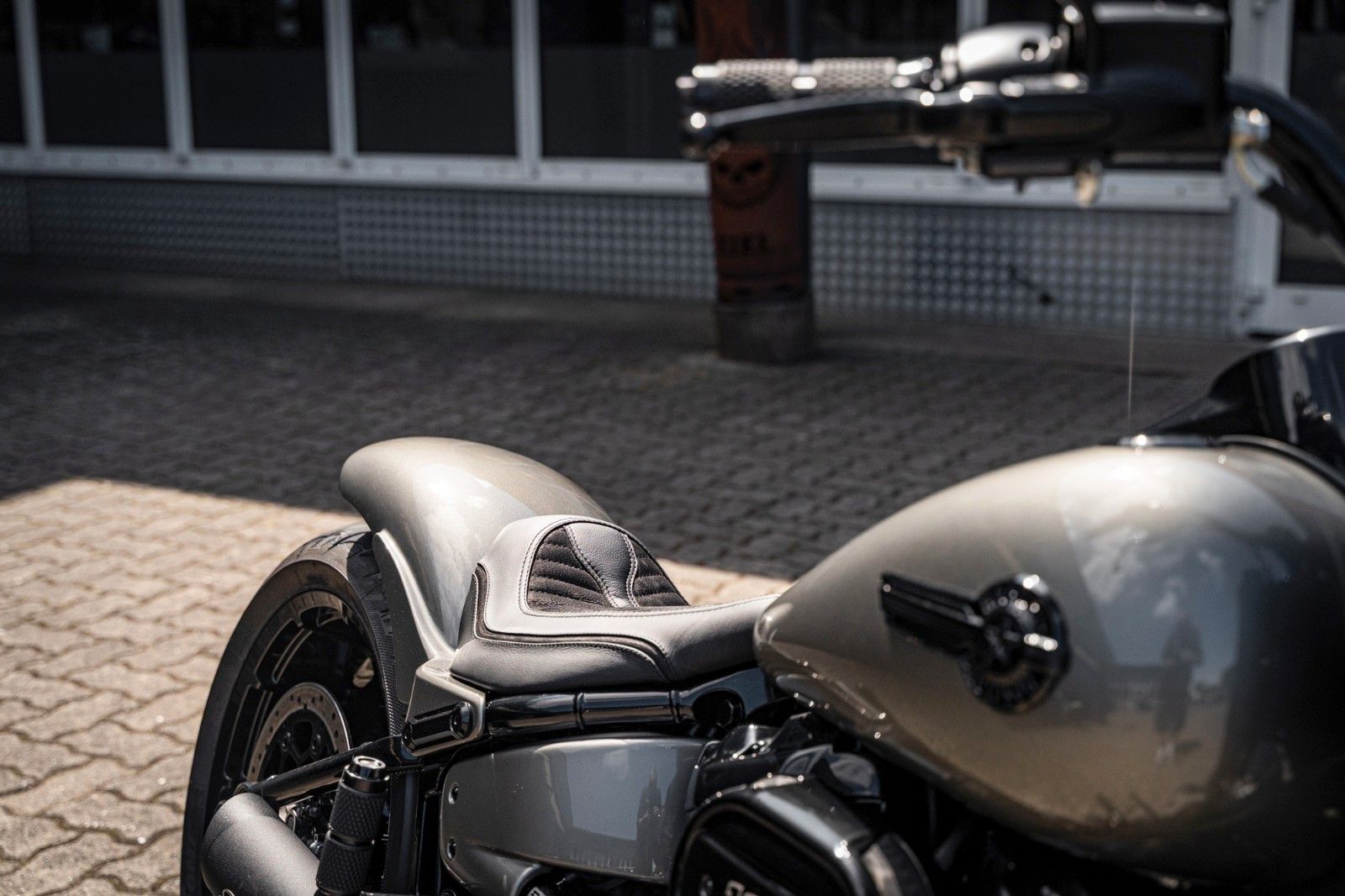 Fahrzeugabbildung Harley-Davidson DARK FAT BOY FLFBS 114 MY24 - ÖHLINS PORSCHE J&H
