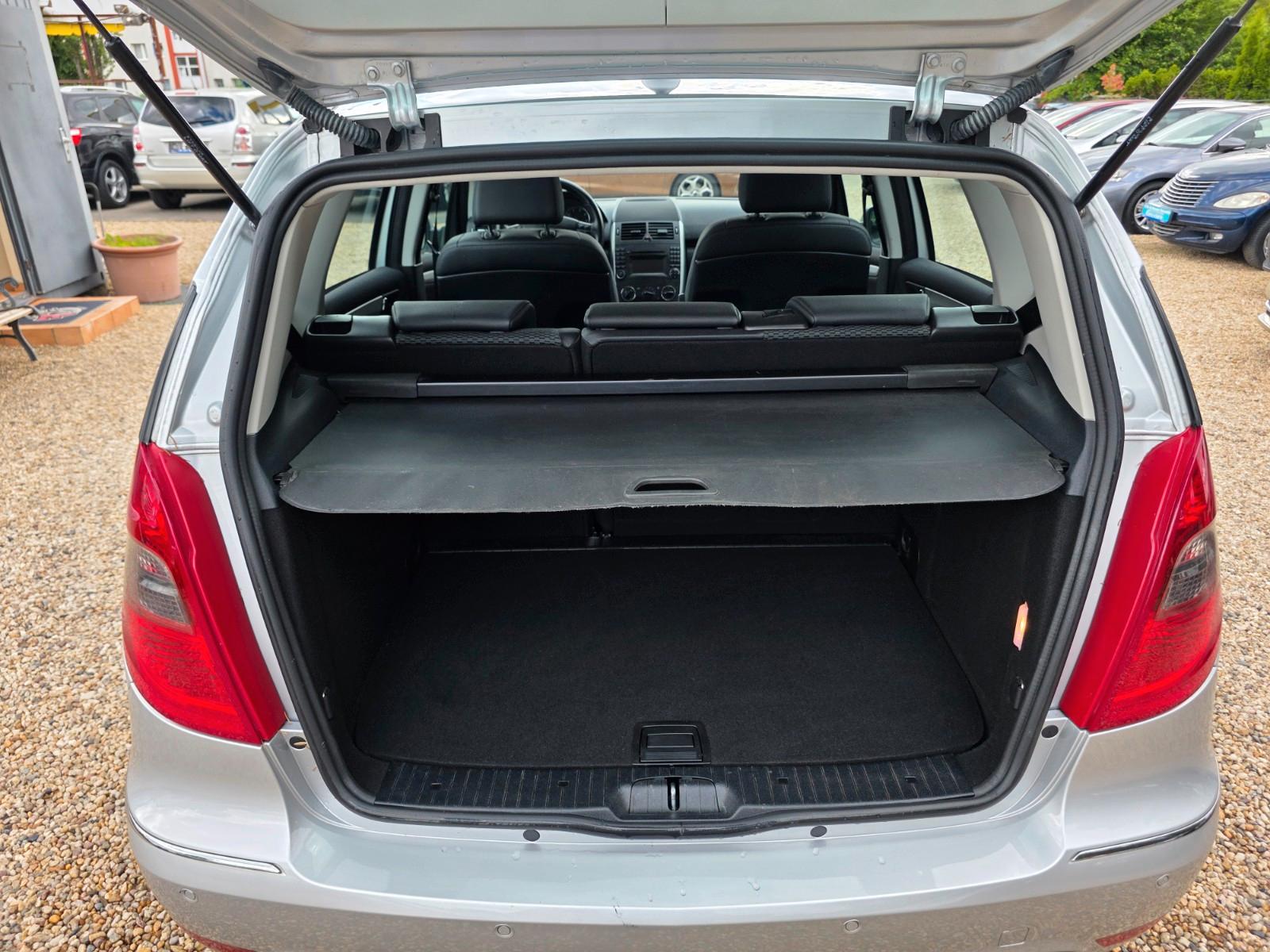 Mercedes-Benz A 180 AVANTGARDE Automatik*Navi*Leder*PDC*Sitzh.