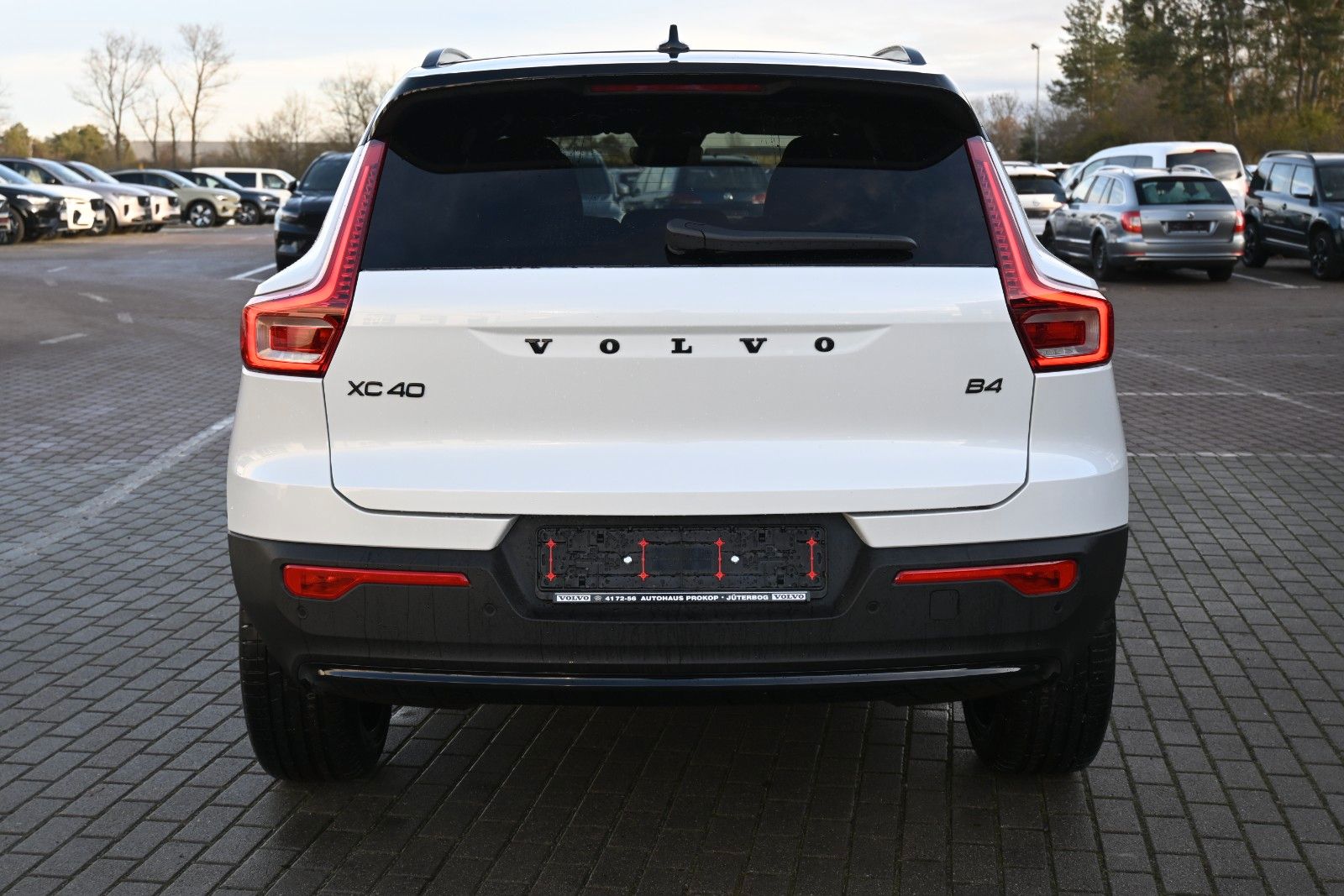 Fahrzeugabbildung Volvo XC40 B4 DKG Plus Black Edition*STDHZG*360*ACC