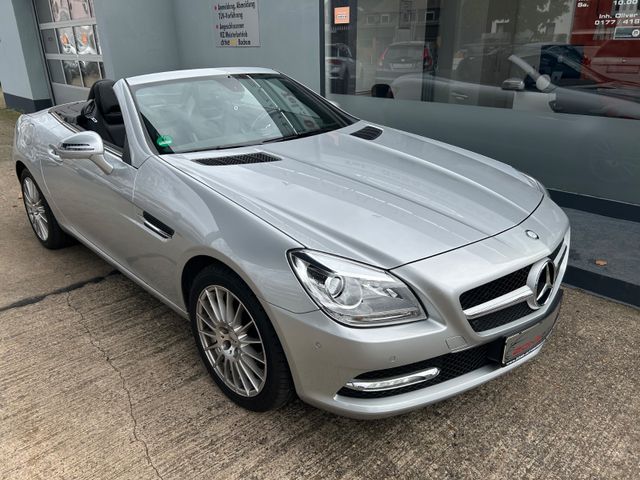 Fahrzeugabbildung Mercedes-Benz SLK 200 Autom.+Leder+Navi+SHZ+Aircraft+Panorama