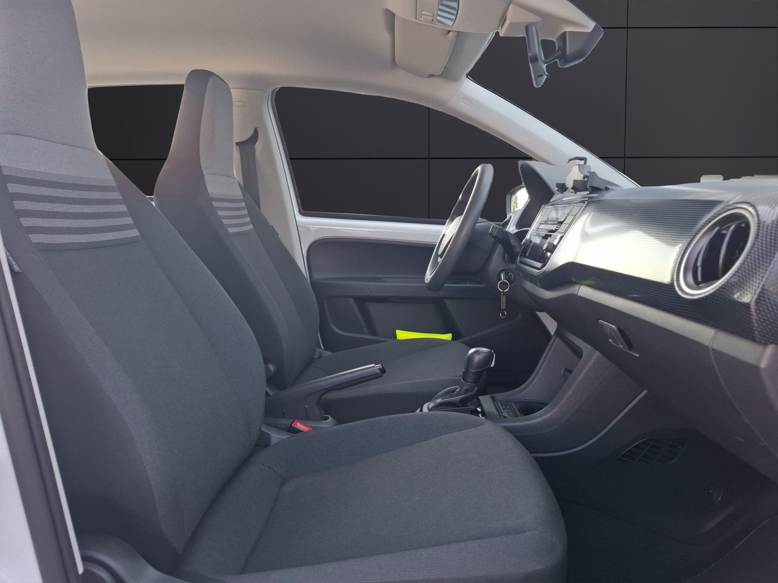 Fahrzeugabbildung Volkswagen up! e-up! Climatronic DAB SH