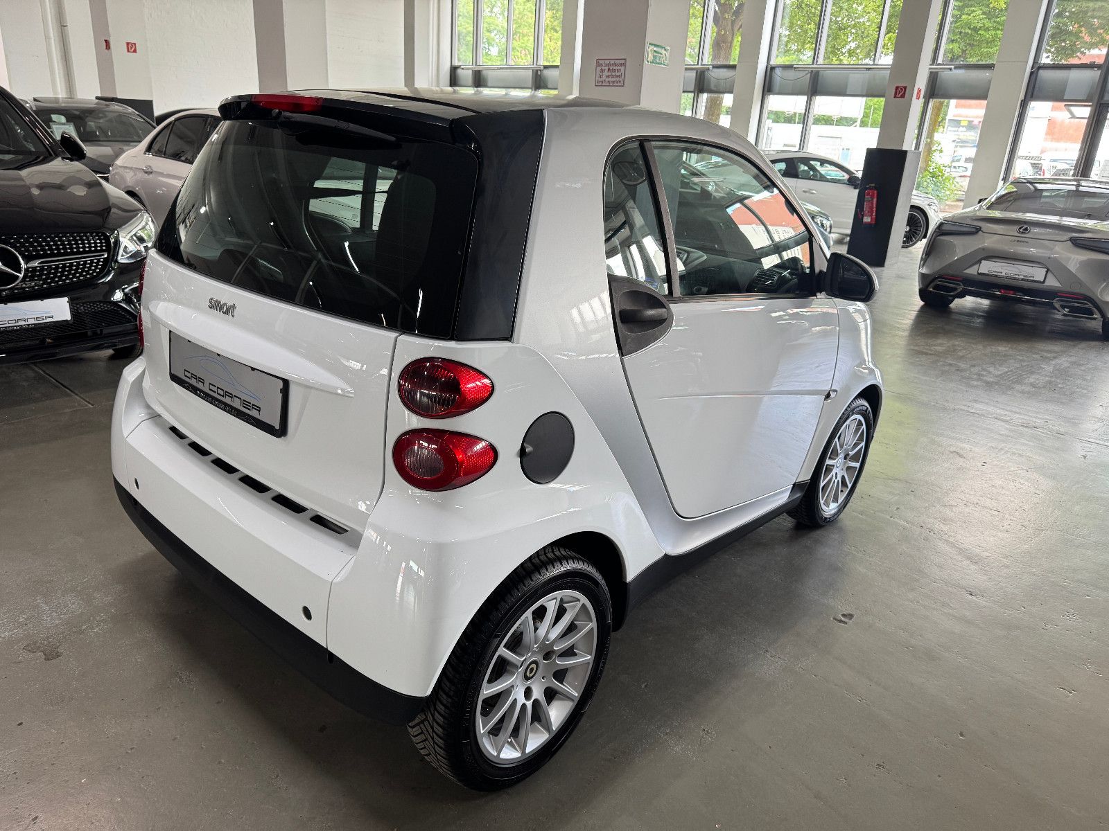 Fahrzeugabbildung Smart ForTwo 1.0 62kW PASSION AUTOMATIK LEDER KLIMA SH