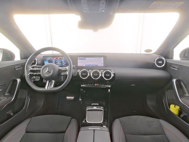 Fahrzeugabbildung Mercedes-Benz A 200 AMG+19"+NIGHT+SPIEGEL+DIGITAL+LED+SHZ+SPUR