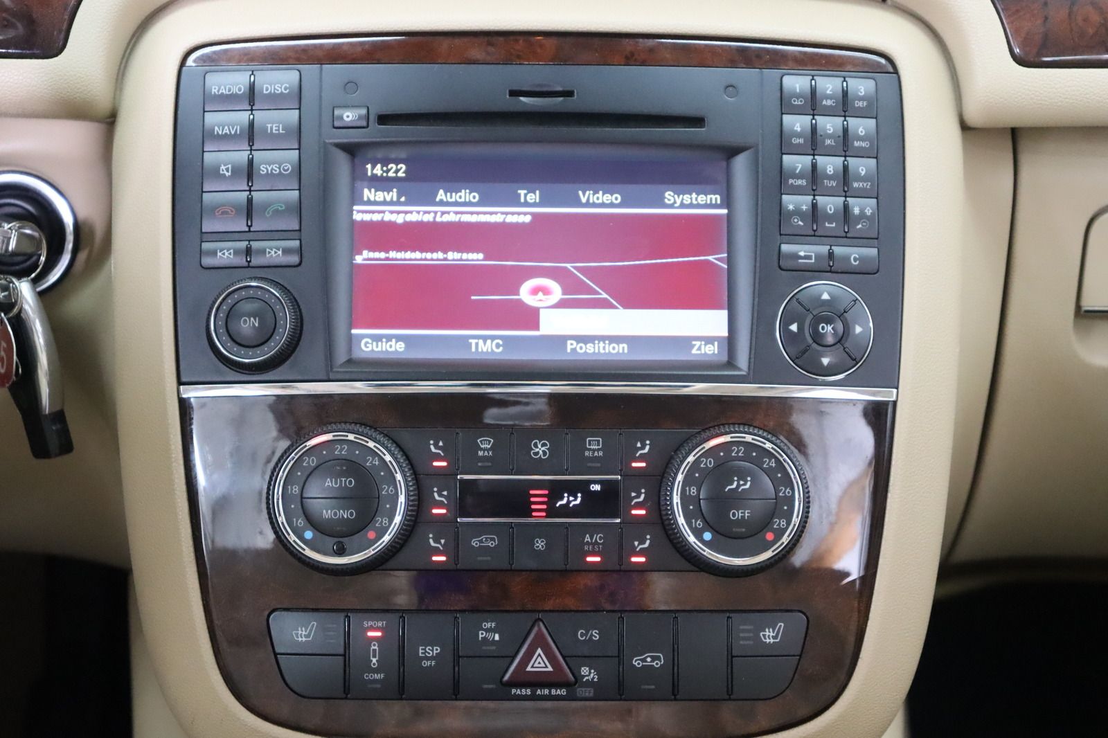 Fahrzeugabbildung Mercedes-Benz R 350 CDI 4MATIC lang * DIS * Pano * 7-Sitze