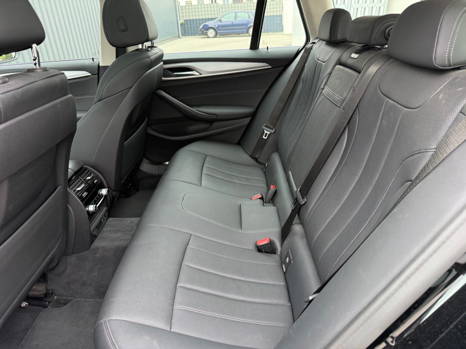 BMW 530 i Touring xDrive*AHK*PANORAMA*AMBIENTE*KAMER